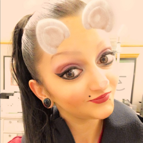 Meet your Posher, Stephanie - Picture 1 of 1